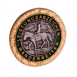 Pins Reliefprägung Wanderreiter